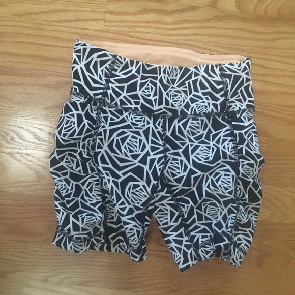 Lulu bike shorts size 2 euc